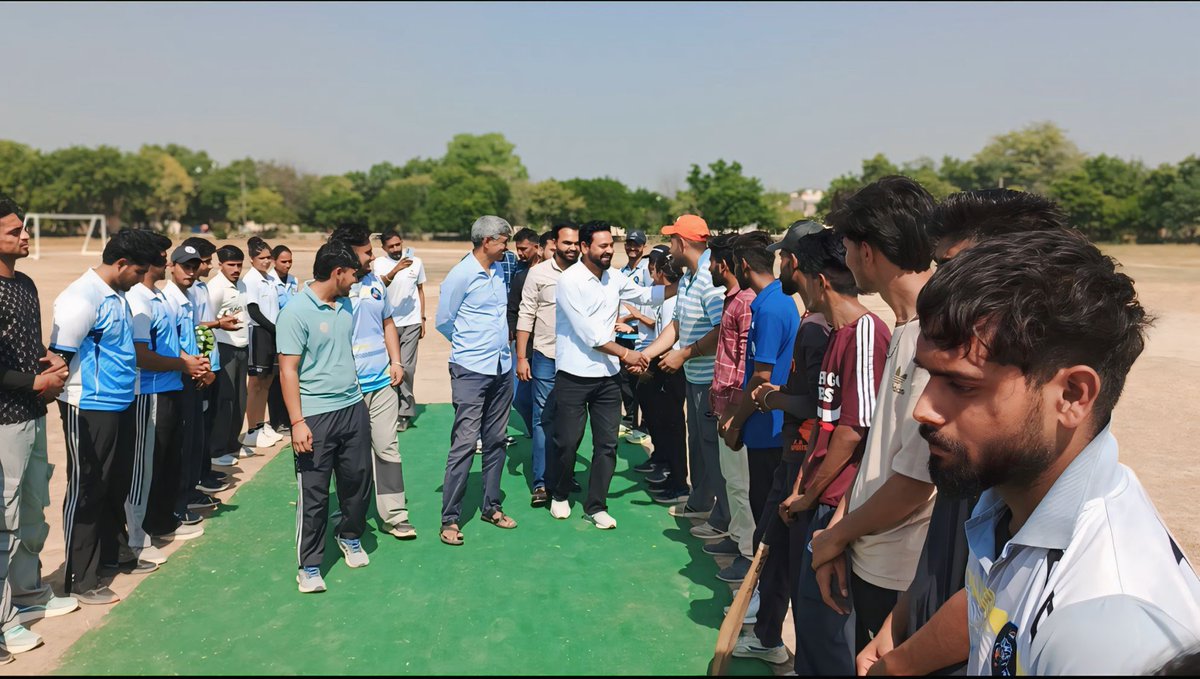adv_sbeniwal's tweet photo. 📍चौधरी देवीलाल यूनिवर्सिटी ,सिरसा 15.10.2024
https://t.co/MkOsC2dp3B Physical Department द्वारा एक दिवसीय क्रिकेट प्रतियोगिता का आयोजन करवाया गया जिसमे बतौर मुख्य अतिथि रहना हुआ ।। 
 #WorldFoodDay #Cricket #cdlu https://t.co/YftmPsKVXN