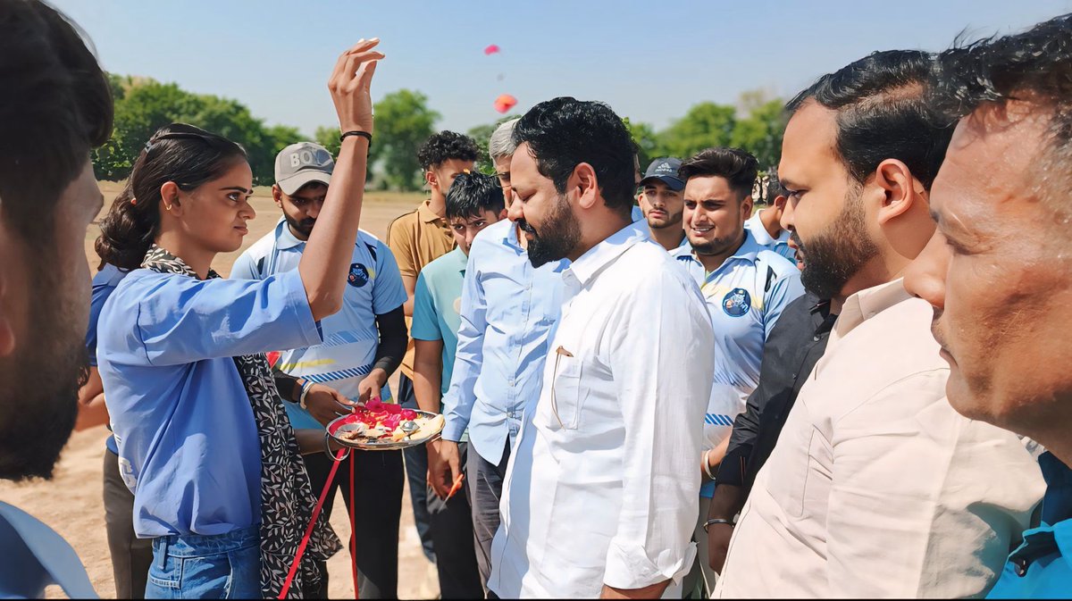 adv_sbeniwal's tweet photo. 📍चौधरी देवीलाल यूनिवर्सिटी ,सिरसा 15.10.2024
https://t.co/MkOsC2dp3B Physical Department द्वारा एक दिवसीय क्रिकेट प्रतियोगिता का आयोजन करवाया गया जिसमे बतौर मुख्य अतिथि रहना हुआ ।। 
 #WorldFoodDay #Cricket #cdlu https://t.co/YftmPsKVXN