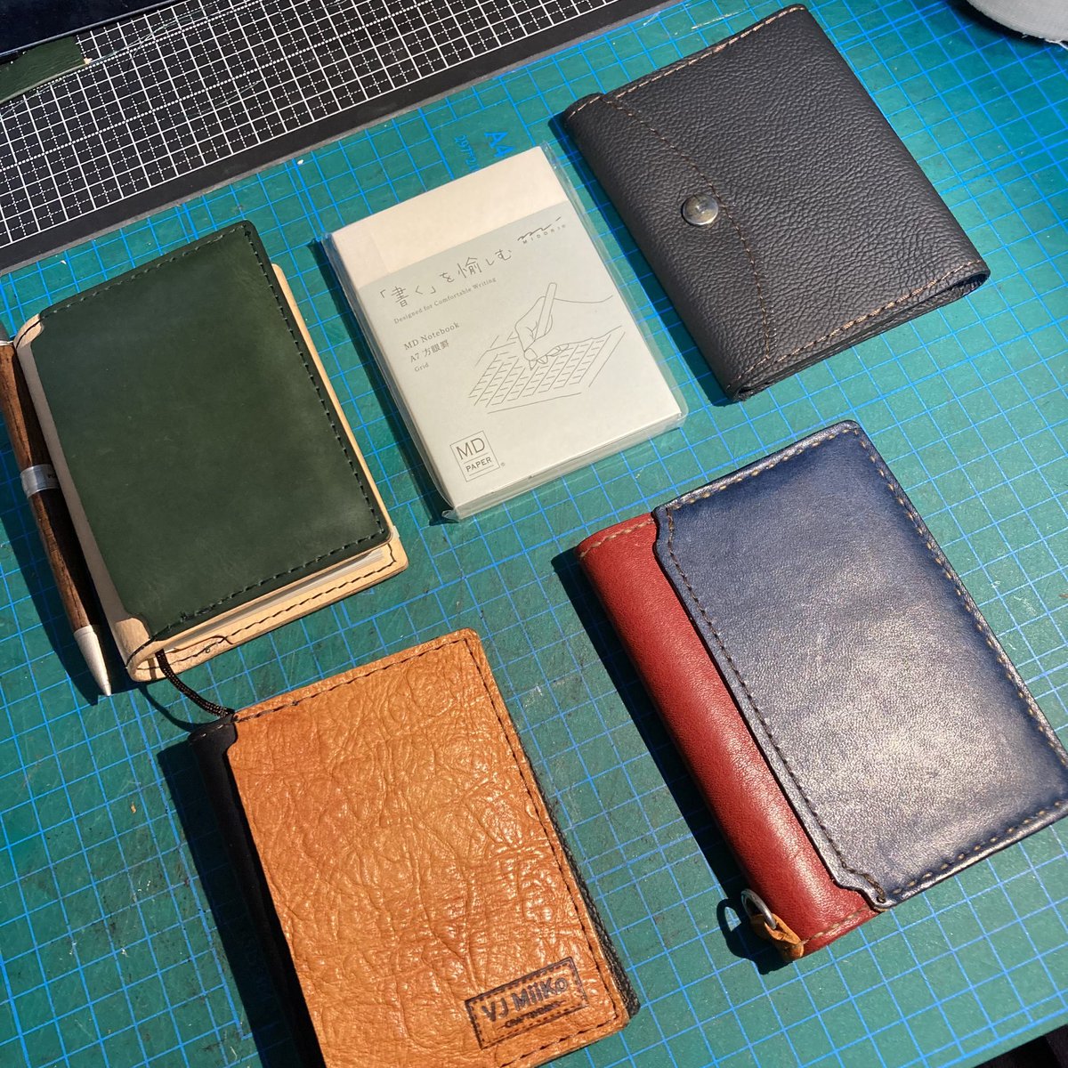 KohNish's tweet photo. MDのA7ノートにハマって半年
完璧なカバーを作ろうと試作を重ね
ついに答えが見つかりそう📖 https://t.co/l2xgN7L6e2
