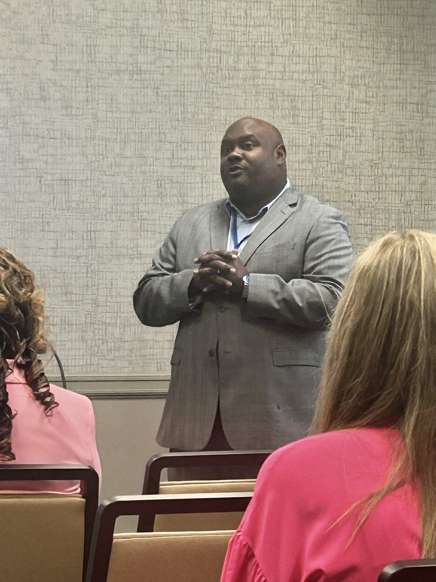 bugynyte1906's tweet photo. Got to see Florence Superintendent @DrJimmyShaw lead two sessions at the Alabama Superintendent’s Fall Conference. The first on Strategic Planning, the 2nd on The Principal Mentoring Act. #fcslearn #SSAFALLConference #yoursystemourcommunityoneflorence #EdElements https://t.co/hoFvXEeYyx