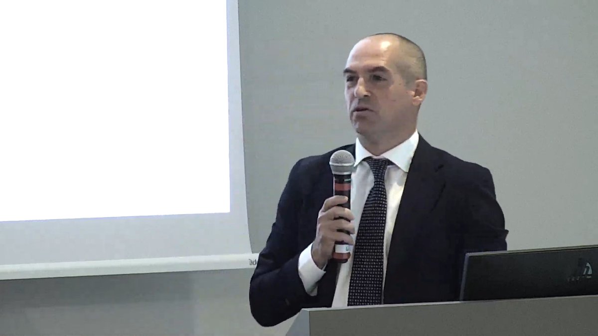 Carni_Salumi's tweet photo. Nel suo intervento nella Giornata della @suinicoltura, il Commissario alla #Pestesuina, Giovanni Filippini, parla chiaro: bisogna agire per contenere il virus in maniera preventiva, il virus è passato da una zona di 500kmq a oltre 2.2 milioni di ettari. https://t.co/XrTDuGfQ8Z