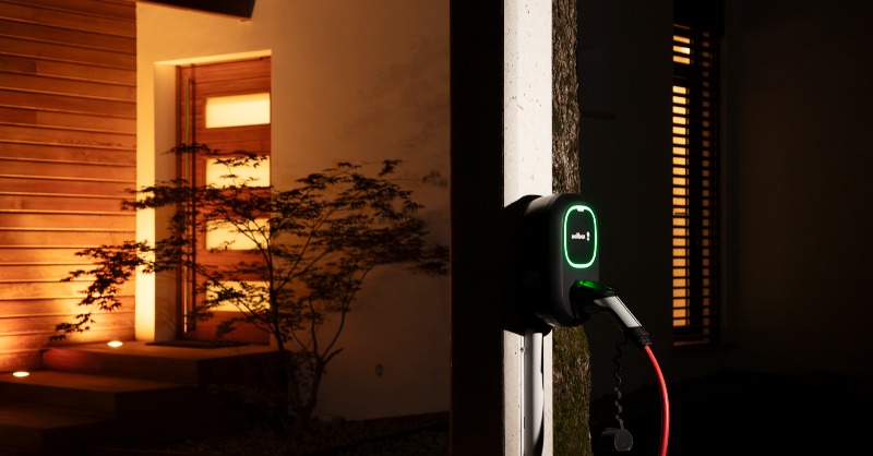 ENGIEpartFR's tweet photo. Ma Recharge Intelligente d’ENGIE repose sur 3 atouts :

1️⃣Borne de recharge pilotable
2️⃣Pilotage des recharges via une application
3️⃣Contrat d'électricité verte #ElecCar pour recharger à moitié prix durant les heures creuses la nuit

➕d'infos avec @ClaireCreation pour @Le_Figaro