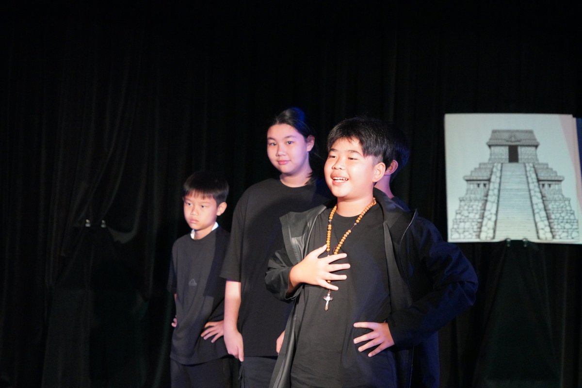 versoschool's tweet photo. C7-8 learners presented a journey through history in their original play! From exploring the Silk Road to understanding the rise of world religions, the Renaissance, the Columbian Exchange&amp; meeting icons they took us through key moments that shaped our world. https://t.co/PRrQgOx8jZ