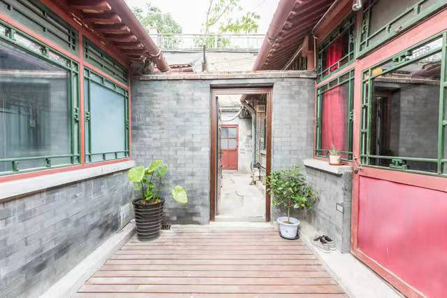 EmilyHalf91's tweet photo. From the old to the new. Switched our traditional hutong home in the heart of old Beijing to a modern apartment in the centre of Sanlitun. Our hearts will always be in the hutongs but looking forward to exploring the bright lights of the city 🌆 https://t.co/3z3TN0dh1w