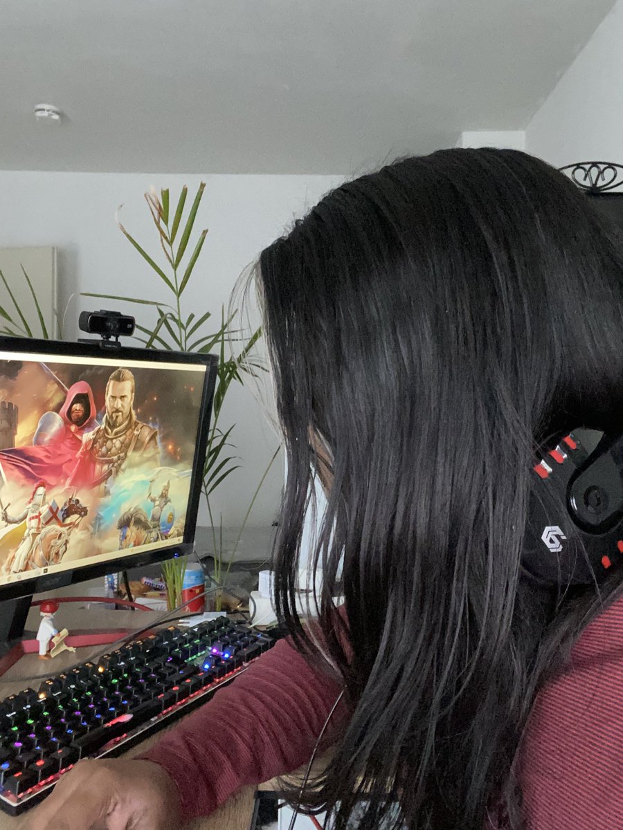 MuazXinthi's tweet photo. wife asked me “when are you going hair dresser, are you waiting for Bitcoin to hit 200K ?? 

Me; no waiting for this game to launch a mobile optimized version.. 🔥

Now guess whats the game ?? https://t.co/WYW6x4bhdW