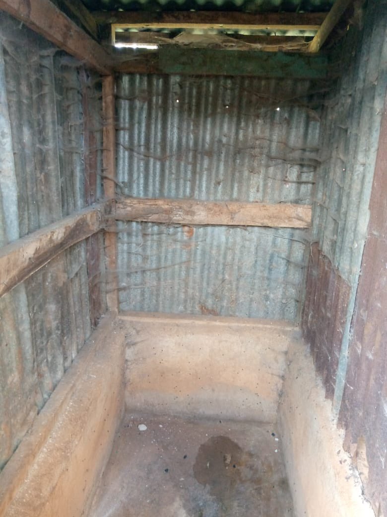 siasaplace's tweet photo. This is the current state of the ablution blocks at Materio DEB Primary School, Nyamira County. 
Cracked walls and unsanitary conditions pose serious health risks to the students who rely on these facilities every day. 

#MsomiMnyonge 
@EduMinKenya 
@GovernorNyaribo https://t.co/awrll0mdhX