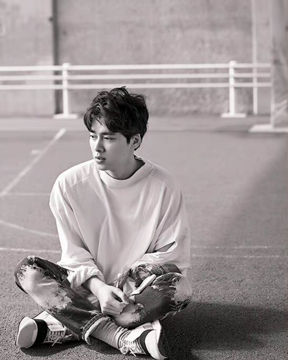 VZArgentina's tweet photo. Life can be nice in black and white color too and always near our prince 😍😍😍
#Liyifeng #loveyou #veritovzt #liyifengnews #happytimestogether #Lyft #its1987 https://t.co/vEvO50mYPP