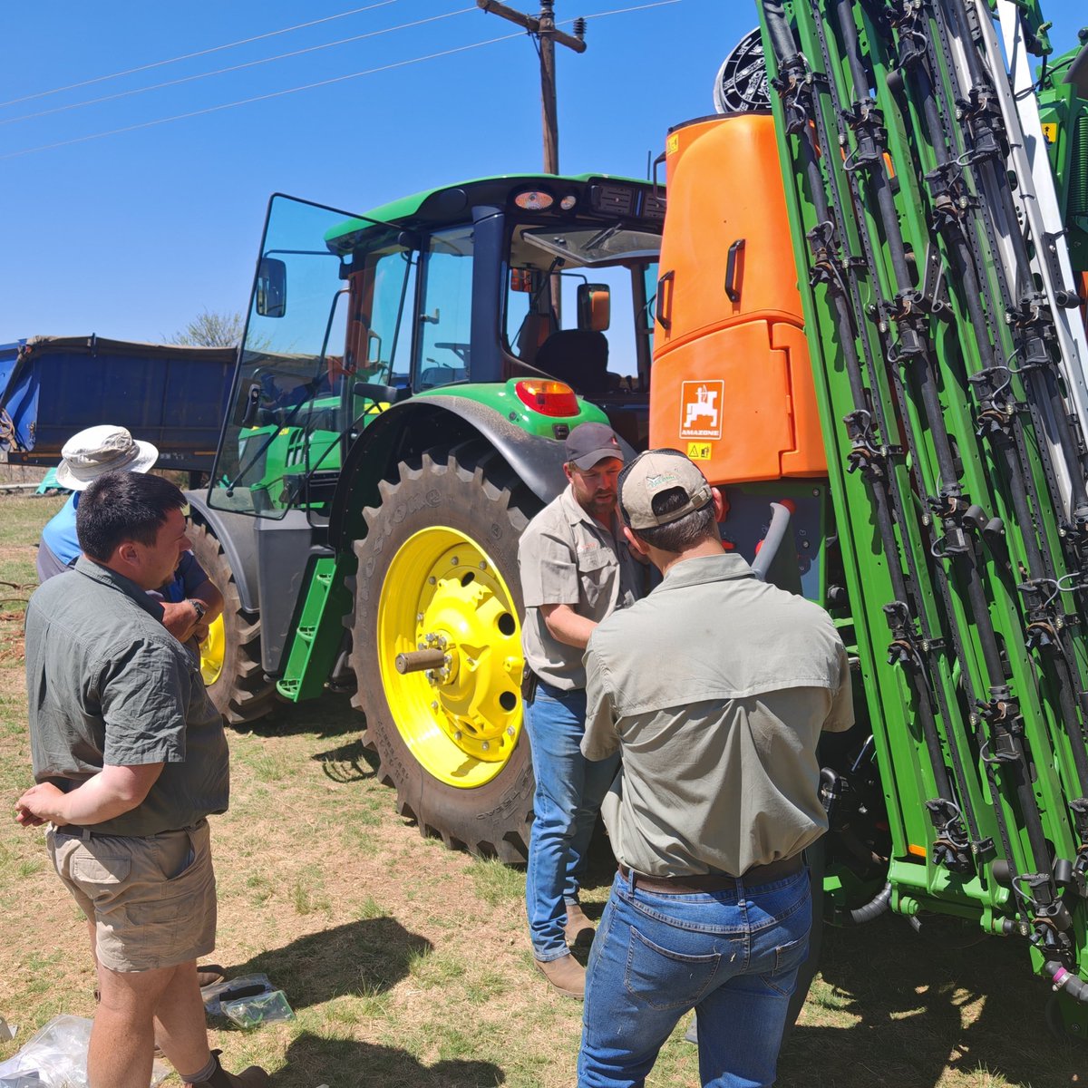 FalconAgriEquip's tweet photo. An @Amazone UF 2002 sprayer delivery with Farmtrac Dundee SA recently and of course some #training and a #demo included😁. Thanks Christiaan &amp; ZW🤜🤛.
#Falcon #amazone #agriculture  #worksforyou! https://t.co/yBXIxVJPW9