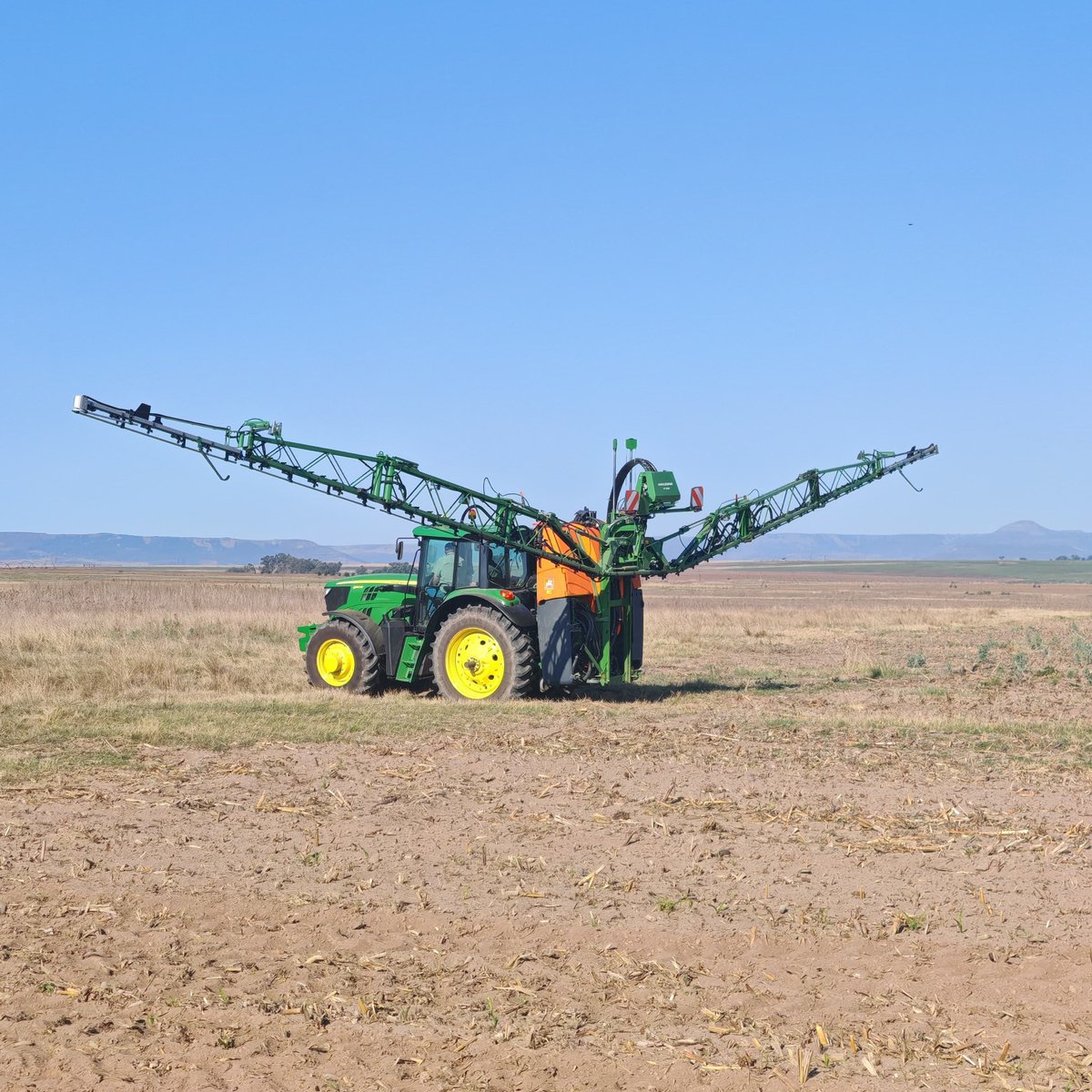 FalconAgriEquip's tweet photo. An @Amazone UF 2002 sprayer delivery with Farmtrac Dundee SA recently and of course some #training and a #demo included😁. Thanks Christiaan &amp; ZW🤜🤛.
#Falcon #amazone #agriculture  #worksforyou! https://t.co/yBXIxVJPW9