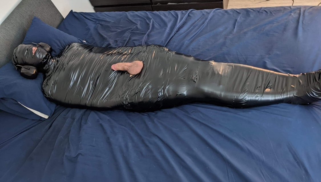 I get a lot of messages with questions about mummification so I wanted to do a series of posts about them. 

Q: How long have you been doing mummification?

A: almost 20 years.  I couldn’t even tell you how many hours of my life I’ve spent wrapped or wrapping someone.