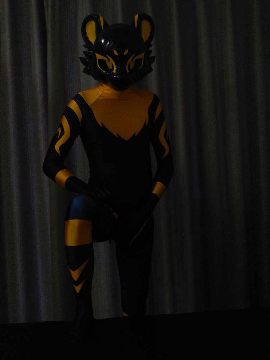 好像有个危险的家伙朝这边过来了，你继续睡，我去看看。