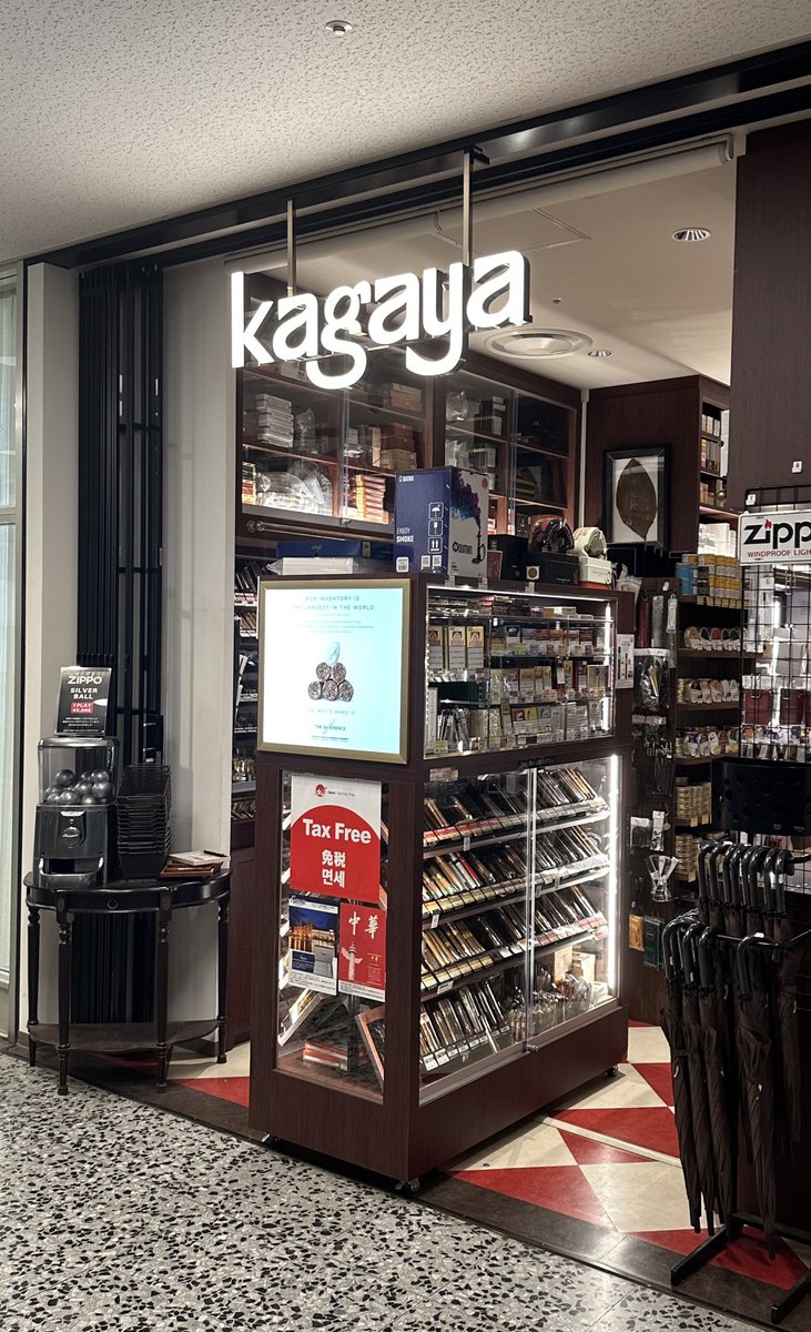 gumi6's tweet photo. 自宅のシーシャのフレーバーが枯渇してたんで帰りに有楽町のkagayaで購入。アルファーヘル価格改定するっぽいし月末までに買いだめかなー https://t.co/B3qoRtRKLV