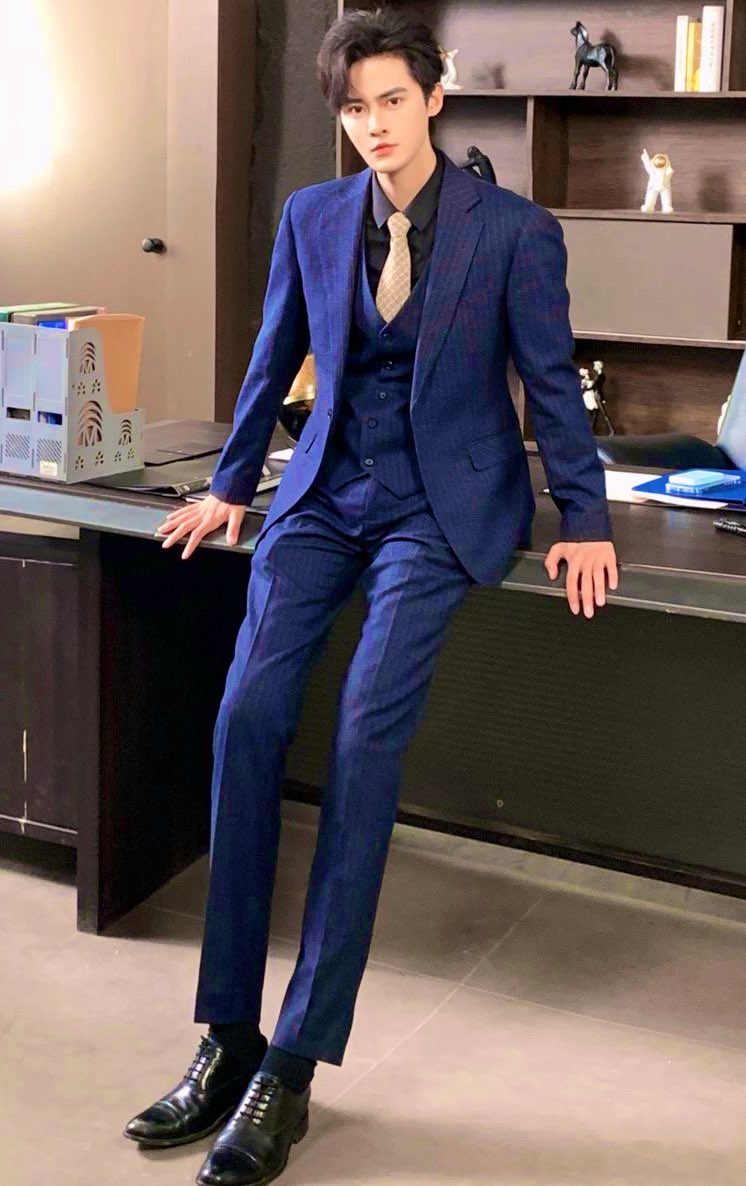 スタイルが良くて、もっこりがわかるって最高ですよね？
それもあからさまよりは、よく見ると分かるくらいの方がエロいと思う。
誰か共感してくれんかなー？