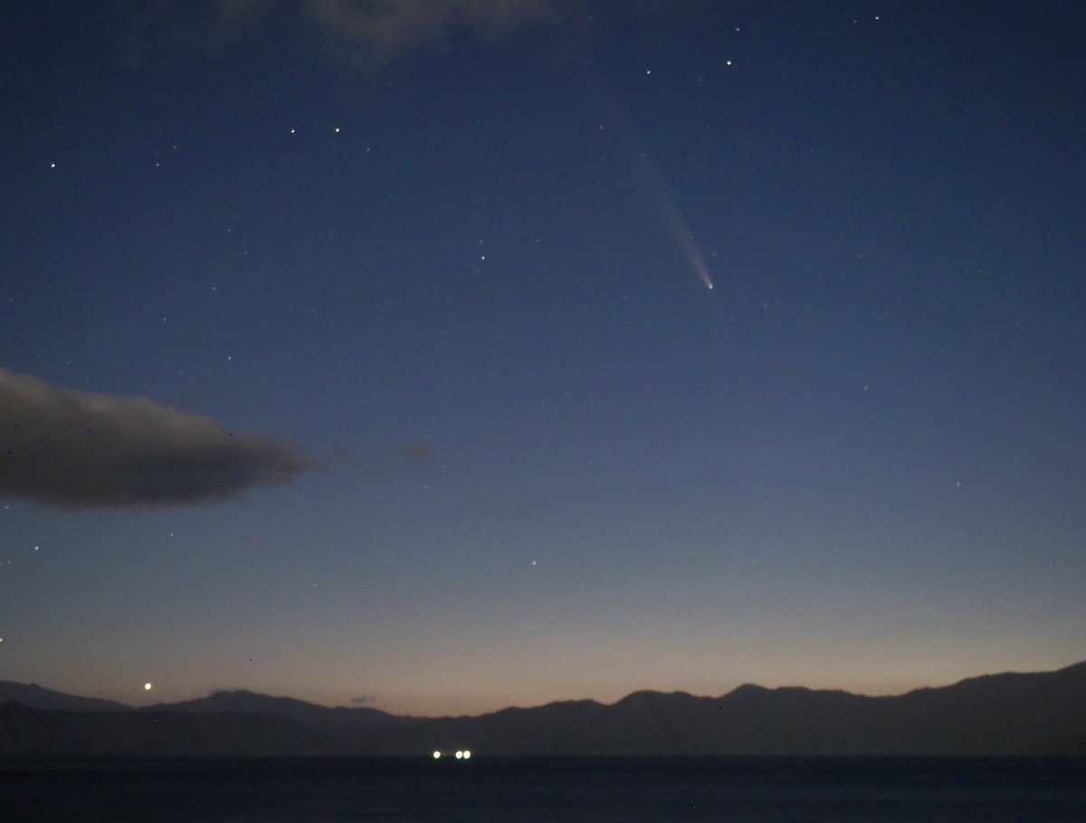 TKB71940186's tweet photo. #アトラス彗星
 #北海道
 #支笏湖 https://t.co/7x0pRNvspu