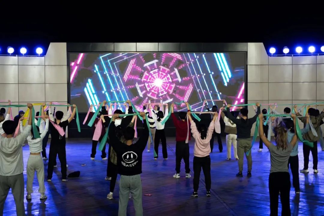 ZJU_China's tweet photo. On #WorldSpineDay, don't forget to take a moment to stretch, walk, or just stand tall!
Photo: 浙大体育与艺术
#ActiveZJU #Wellbeing #SpineHealth https://t.co/wPCSKQHgHY