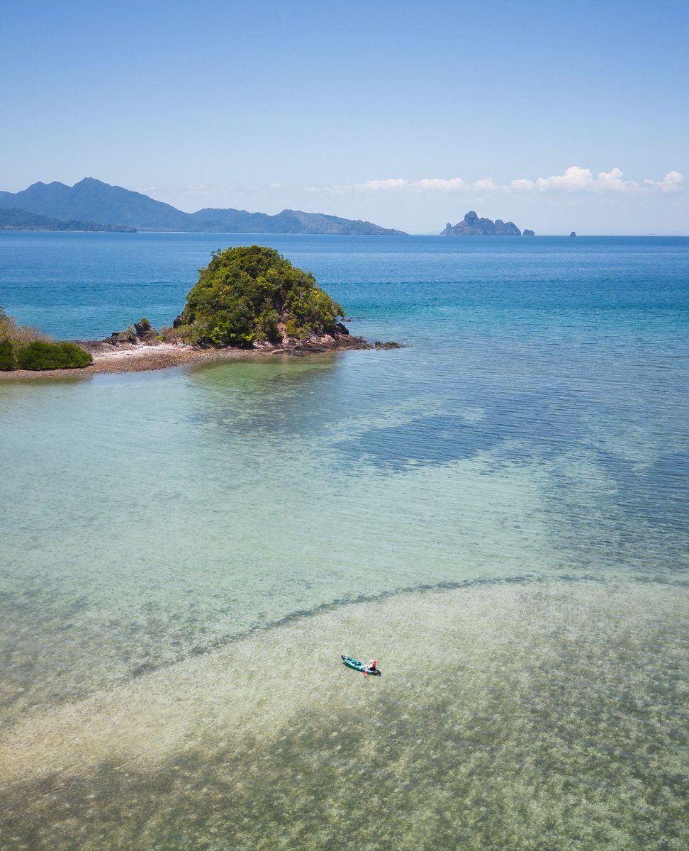 DataiLangkawi's tweet photo. Beneath the blue sky, the spread of golden sand meets the sea breeze and sunshine, creating an atmosphere ideal for relaxation. Every moment feels truly amazing at The Datai Langkawi.
⁠
#TheDataiLangkawi #DiscoverDatai⁠
⁠
 📸@marionpayr⁠ https://t.co/36VlPKEWlu