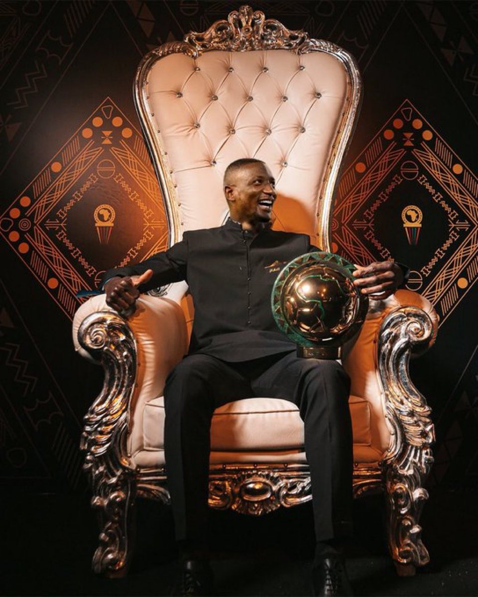 DemsGn's tweet photo. Hello @CAF_Media 

I’m Guirassy !

Est ce que my #ballond’or is prêt ??

I’m coming hein ⏳

@Guirassy_19 https://t.co/GVHJnra8FJ