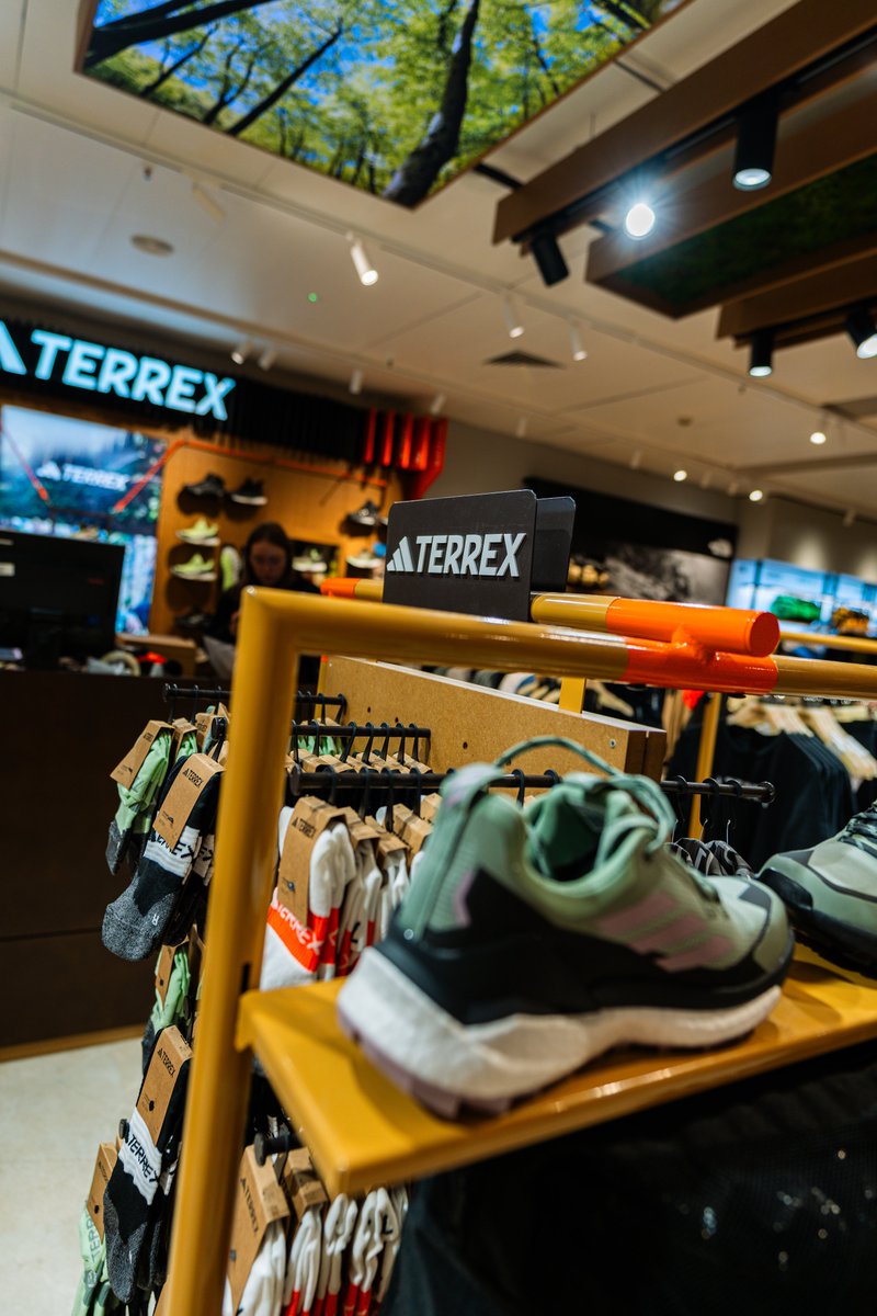 Content creation for the #AdidasTERREX space at <a href="/elcorteingles/">El Corte Inglés</a>  Preciados 👟

We teamed up with an <a href="/adidas/">adidas</a> athlete to create reels and product reviews, boosting the brand online &amp; in-store.