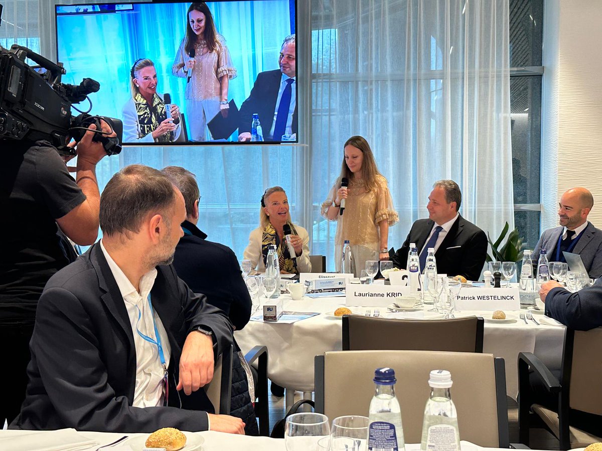 BVTMeV's tweet photo. Wir waren wieder in Brüssel haben über die nationale Umsetzung der Plattformrichtlinie gesprochen. Wir sind gemeinsam mit der @IRU dabei, faire Bedingungen für die Taxibranche zu schaffen und die Dekarboniesierung voranzutreiben. #IRUManifesto #DriveEUForward
#taxipolitik #taxi https://t.co/tzbHRlAuMU