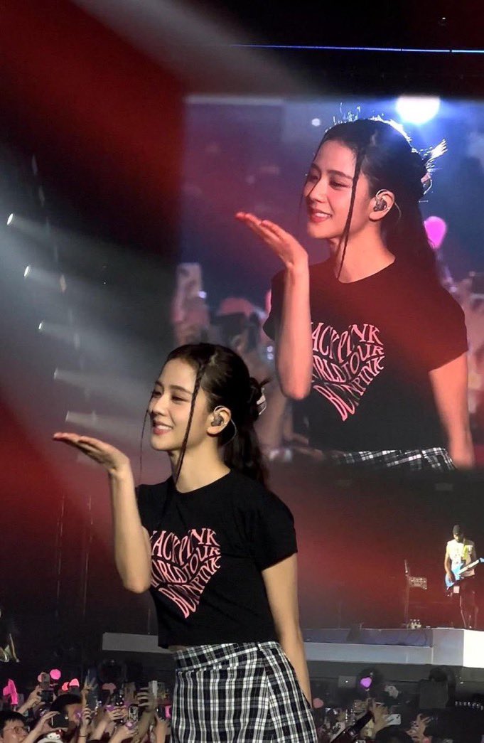 actressjichu's tweet photo. this shot of jisoo 🥹 https://t.co/TvuvDKfuKO