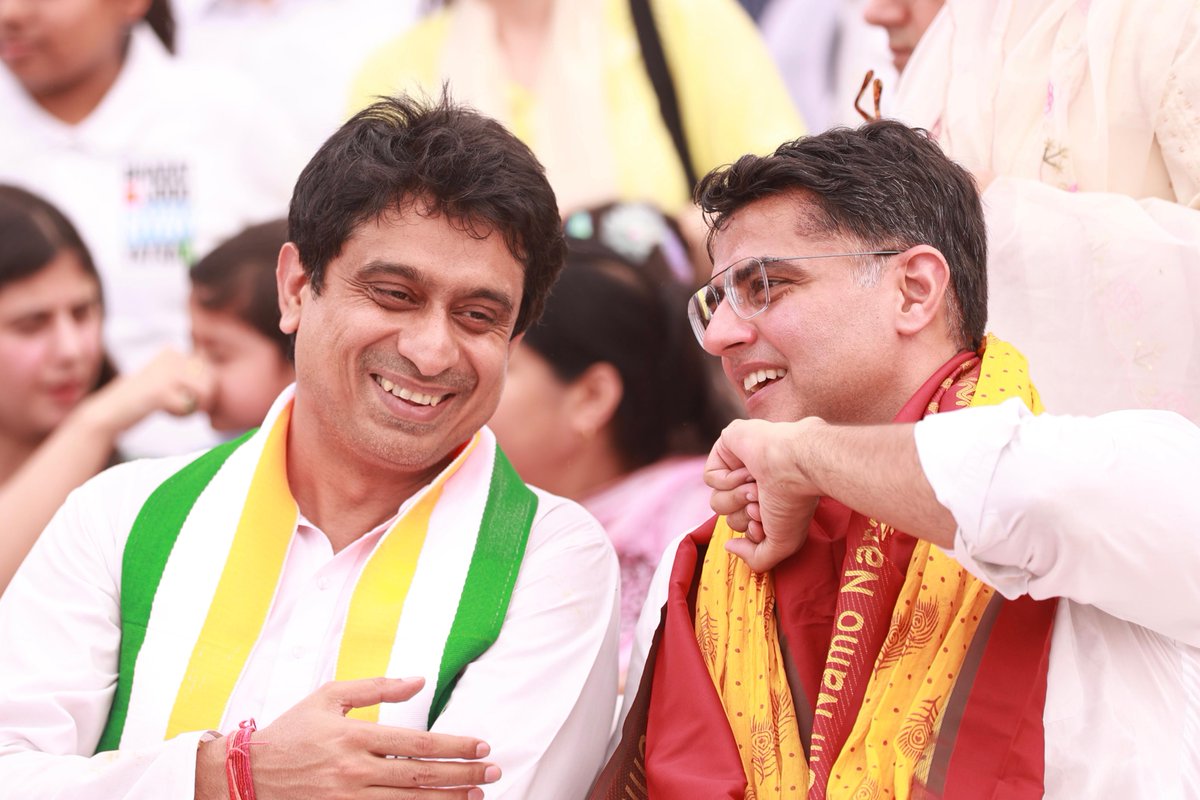 IYC's tweet photo. AICC महासचिव @SachinPilot जी ने IYC के राष्ट्रव्यापी आंदोलन #NaukriDoNashaNahi में देशभर से आए हजारों युवा कार्यकर्ताओं को संबोधित किया। https://t.co/VyKC7okBoT