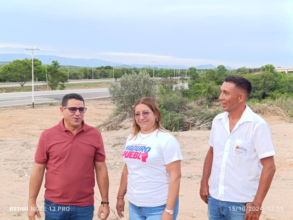 RSuarezPSUV's tweet photo. #15OOct Junto a nuestra alcaldesa @lasmit_verde supervisamos el avance de los trabajos de recuperación y embellecimiento del distribuidor la montañita.... https://t.co/0Ipbf9ntz9