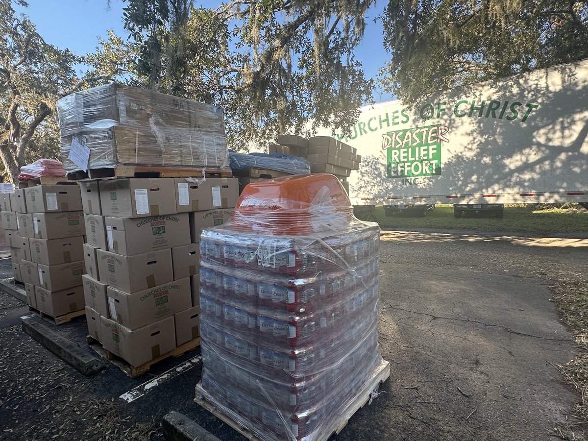 angie_angers's tweet photo. Need to restock your fridge? House supplies? Head to 53rd Ave Church of Christ in Bradenton: 
- fresh food
- cleaning items
- home repair
- fans
- grills
- bedding 
- baby items 

Some things are pre-boxed others are by request. Just show up and say what you need ⁦@BN9⁩ https://t.co/EFHGDeLfPC