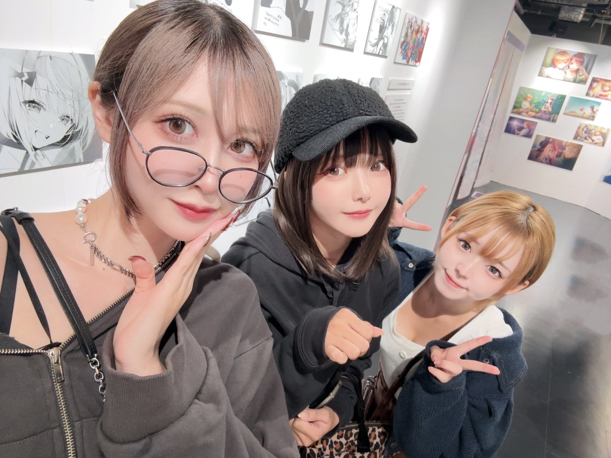 ヘブバン展@hbr_ex に
みんなで行ってきました〜！

31Aの制服や等身大フィギュア、
開発資料などどれも素晴らしかった…！✨️

グッズもお迎え出来て最高です❤︎
みんなもぜひ遊びに行ってみてね☺️

#ヘブバン展 #ヘブバン https://t.co/mIVVSGMQH7