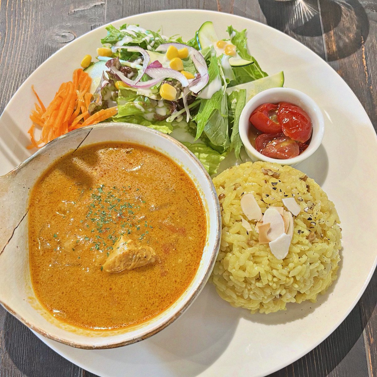 hirao_hiral's tweet image. 先日のカフェ（7月）

バターチキンカレー1000円
優しいスパイスカレー
美味。

#caféTREEFROG
カフェ ツリーフロッグ
春日市下白水南5-19-102
#カフェ #treefrog #cafe #福岡 #春日 #バターチキンカレー #美味しい #グルメ #カフェ巡り #喫茶 #ひらる #春日グルメ #食べ歩き #駐車場有り