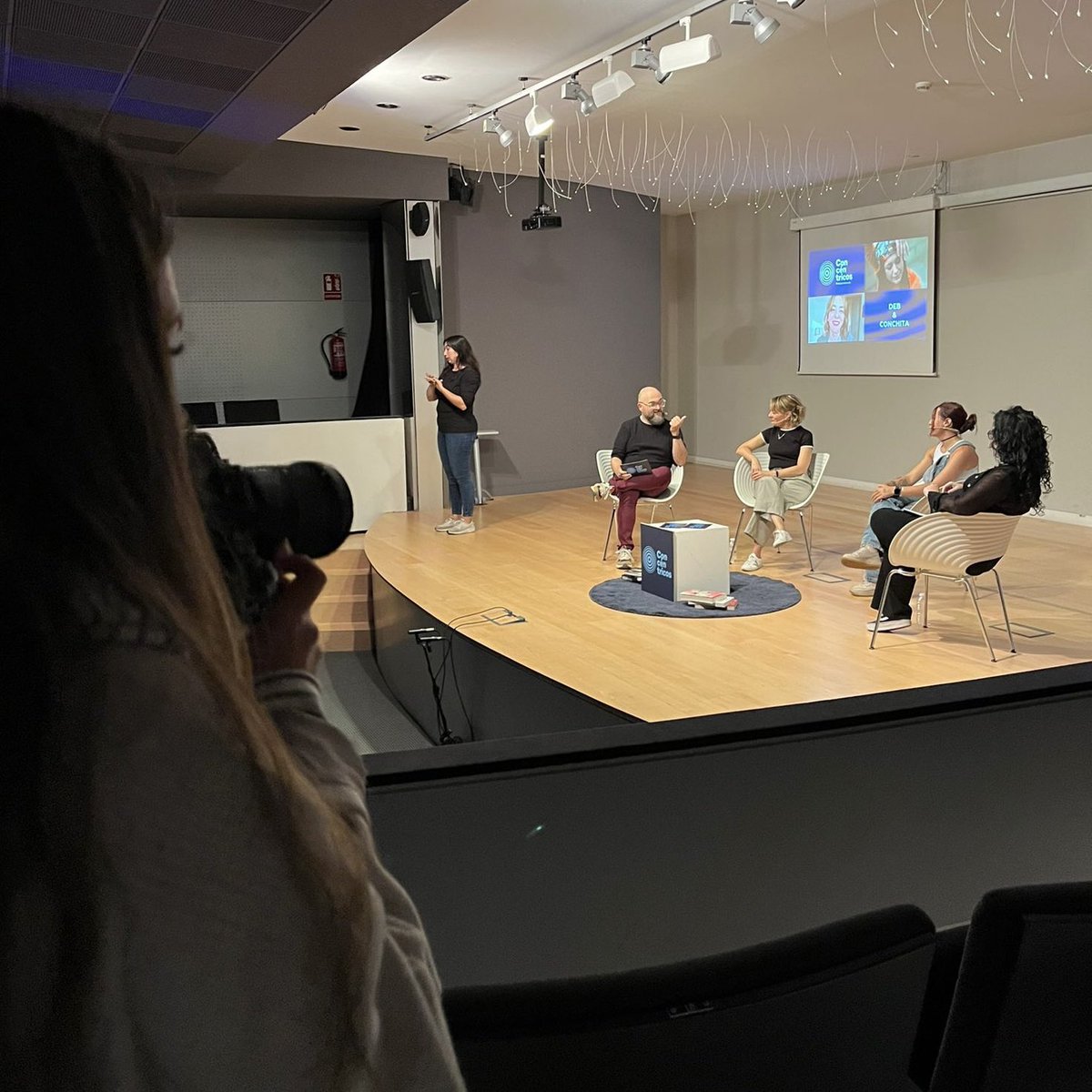 Ya estamos preparando el siguiente #podcast mientras nos acordamos de lo bien que lo pasamos con <a href="/holamellamodeb/">DEB</a> y <a href="/conbrujasILSE/">Conchita</a> en la última grabación ☺️
Lo tenéis en el canal de YouTube de <a href="/FCirculoBurgos/">Fundación Círculo</a>  👇
youtube.com/watch?v=9GE7pq…