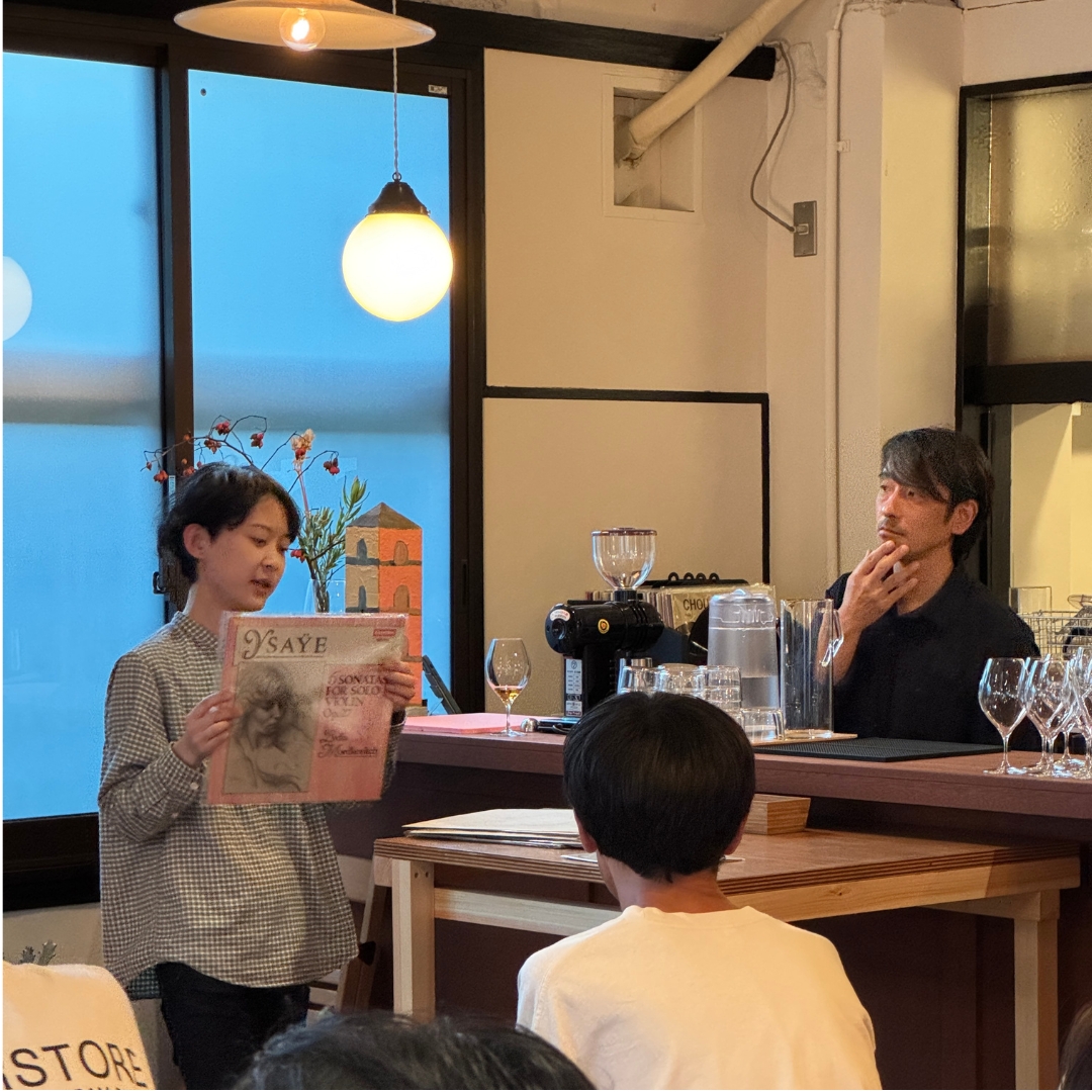 成田佳洋 (@yoshihironarita) on Twitter photo (10/13開催: Listening to Evening/お礼)
SALO 1Fでの初めてのリスニングイベント
「Listening to Evening」
お越しいただいた皆様ありがとうございました。
イベントは「春の雨」<a href="/HarunoameRecord/">春の雨 cafe & records</a> 中澤さんによる最新アンビエントの紹介からスタート。 (10/13開催: Listening to Evening/お礼)
SALO 1Fでの初めてのリスニングイベント
「Listening to Evening」
お越しいただいた皆様ありがとうございました。
イベントは「春の雨」<a href="/HarunoameRecord/">春の雨 cafe & records</a> 中澤さんによる最新アンビエントの紹介からスタート。