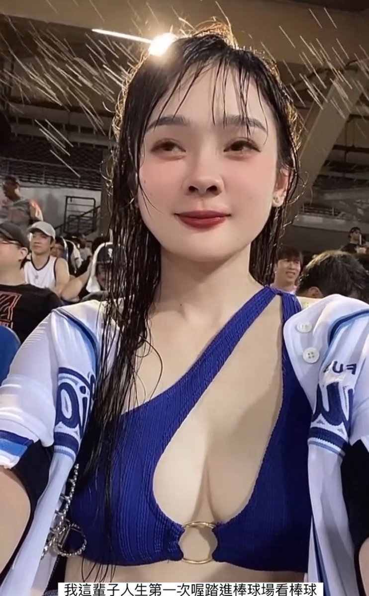 fuckyuridd's tweet photo. 洗菜這騷貨，一臉想被幹
說自己屁股很大沒自信，沒關係被調教完你就會更有自信了
那個屁股感覺很好撞，腿搬開舔鮑也很讚，奶也很欠揉
跟洗菜打完球，直接在公園野砲起來🤤 https://t.co/Kw8YAfpWSQ