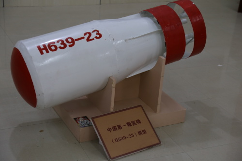 ExtremaRatio4's tweet photo. [China, Military] Sixty years ago, at 3 p.m. on October 16, 1964, China detonated its first atomic bomb.
The code name given to the atomic bomb was Miss Qiu (Project 596).

As we wrote in this post last September, in October 2023 the Pentagon warned that the People's Republic of China (PRC) was developing weapons of mass destruction on an unprecedented scale. 

According to U.S. intelligence, Beijing has built at least 100 nuclear warheads in the past year and is rapidly moving toward the goal of expanding its nuclear arsenal.

According to the Pentagon report, China has accumulated more than 500 nuclear warheads and is on track to have 1,000 destructive weapons by 2030.

Finally, on September 25, China launched intercontinental ballistic missiles (ICBMs) capable of carrying nuclear warheads into the Pacific Ocean.

The ICBM was launched from a land base with a simulated warhead and has a range of 12,000 kilometers. This weapon has the ability to hit targets in any corner of the world within 26 minutes.
Read more at: https://t.co/u9fKvXUHUy
#China #Nuclear #Military #XIJinping #USA #ExtremaRatio