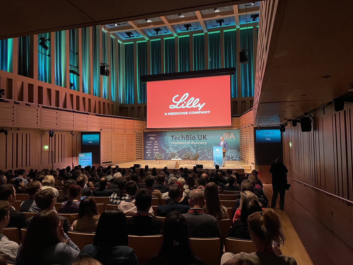 BIA_UK's tweet photo. A warm 🌞 @BIA_UK welcome from our CEO, Steve Bates OBE, to all attending #TechBioUK! We’re kicking off with an insightful opening keynote from @rdurvasula, Senior VP of Information and R&D IT at Eli Lilly and Company🚀
Special thanks to our headline supporter @EliLillyandCo and event supporters @ASTRAZENECAUK, @awscloud, @Citeline, @CooleyLLP, @HSBCInnovation, @JNJNews and @lifearc1👏