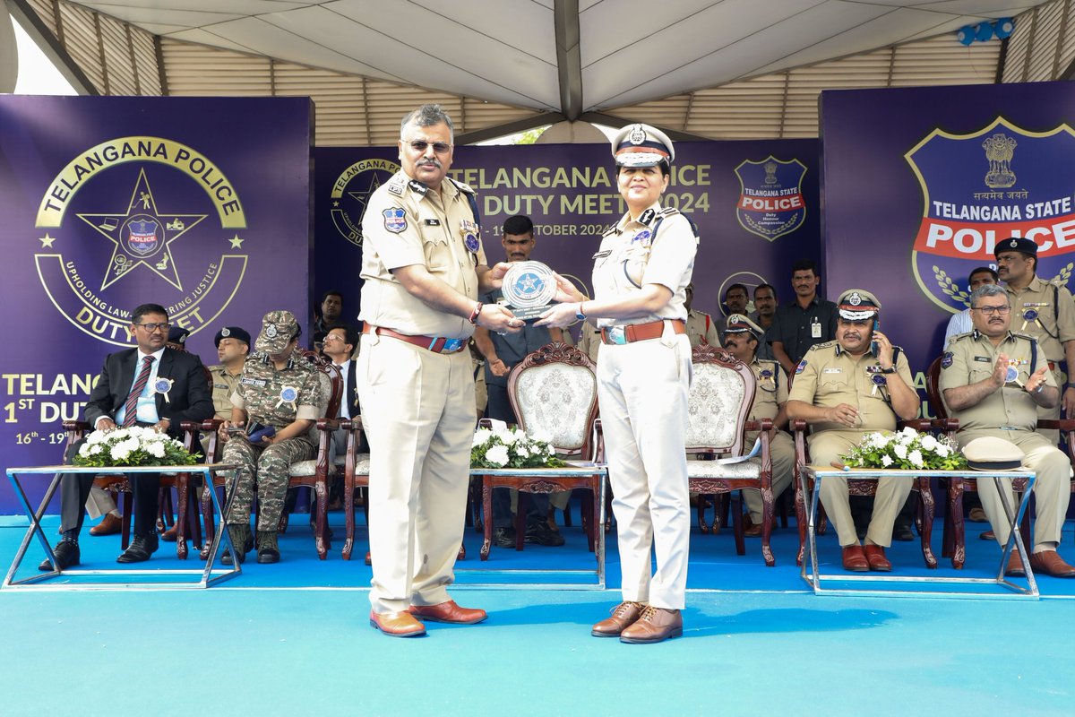 TelanganaCOPs's tweet photo. #TGPolice inaugurated the first #TSP Duty Meet at RBVRR #TSPA today. Dr. Jitender IPS, DGP, led the ceremony, celebrating the dedication, professionalism & skills of the @TelanganaPolice This event fosters camaraderie & showcases their commitment in serving & protecting citizens https://t.co/E6UYb66OyT