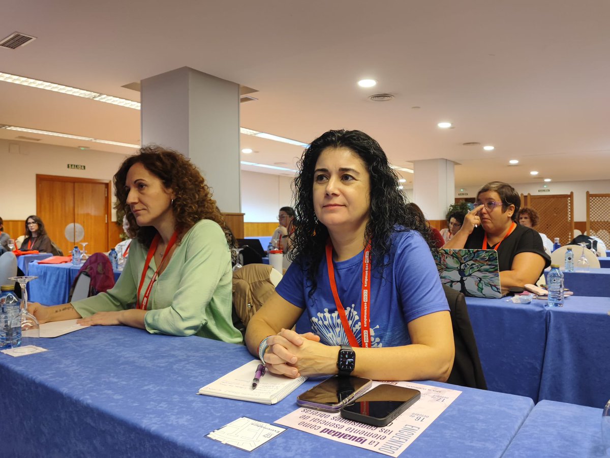 AnaGarciaCCOOPV's tweet photo. Hablamos de igualdad, de la necesidad de avanzar en igualdad real para ser libres, de los avances en igualdad proponiendo derechos en el ámbito laboral y social.
Tenemos retos por delante!!! https://t.co/FuOpZ1G5DU