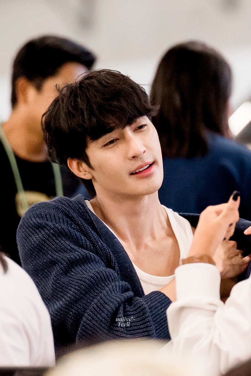 mcaryeong's tweet photo. Just imagine he's looking at you like this!

EarthMix x BookExpo2024
#BookExpo2024xEM 
#EarthPirapat @Earth_Pirapat https://t.co/EV4HaBnEdE