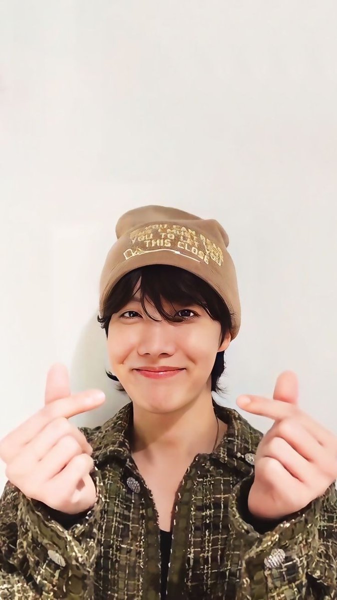 ohmytkk's tweet photo. ⋆˙⟡ Hobi's Discharge Giveaway ᥫ᭡
2 winners of Hobi keyring (Swinging Hearts &amp; Tannie Card)

•rt &amp; like
• reply your fave pic of hobi 
• willing to shoulder the sf 
• followers only
• ends oct 17, 10pm
• ph only https://t.co/UAAfgRvP3P