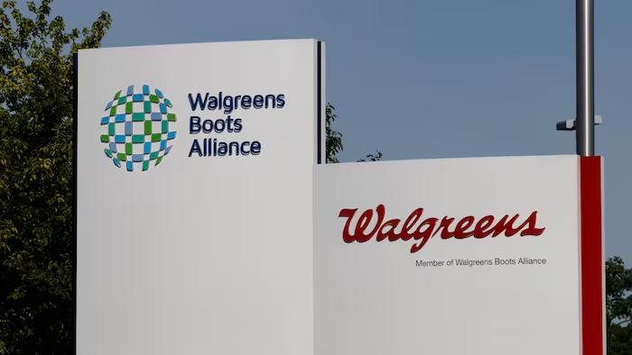 MrRepelewicz's tweet photo. 🇺🇸W Stanach Zjednoczonych jeden z oligopoli aptecznych Walgreens Boots Alliance ogłosił wczoraj (15.10.2024), że w najbliższym roku zamknie blisko 1200 aptek.  Tłumaczy to "optymalizacją" kosztów i koniecznością wzrostu zysków. 
W USA już dziś ponad 45 mln (!) obywateli mieszka na "aptecznych pustyniach" i ma utrudniony dostęp do swoich podstawowych leków.

🇵🇱Czy taki scenariusz czeka niedługo również Polaków? Czy w momencie przejęcia większości aptek w Polsce  przez wielki zagraniczny kapitał, zostanie również zastosowana operacja - "optymalizacja zysków"? 
Pytanie jest raczej retoryczne...
@NaczelnaA @MZ_GOV_PL 
https://t.co/qPNzWZcVRl