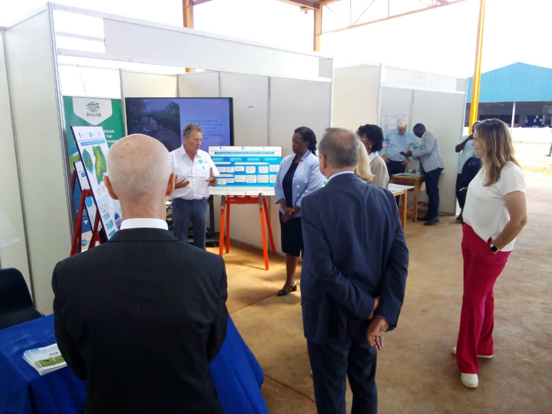 SNV Uganda team have welcomed Dutch Minister Reinette Klever to Uganda! Together, we’re driving inclusive growth through the INCLUDE project - empowering 75,000+ smallholder farmers. 🌱

<a href="/SNVinUganda/">SNV Uganda</a> @ministerBHO <a href="/NLinUganda/">Embassy of the Netherlands in Uganda</a>