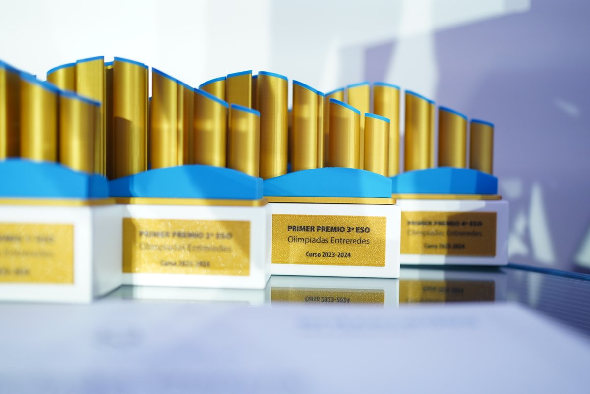 RedeiaCorp's tweet photo. Comenzamos el día con una gran celebración🎉:

🏅Entregamos los premios de nuestros concursos #RedeSTEAM y Olimpiadas #Entreredes.

🧡Queridos alumnos y alumnas: estamos felices de reunir tanto talento joven, ilusionado y comprometido con un futuro lleno de ciencia que favorezca el avance tecnológico y la #transicionecológica.