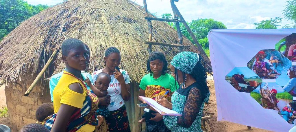 mariamCJA's tweet photo. To mark the #InternationalRuralWomenDay @CSDevNet1 in collaboration with the @cesrudorg organized a sensitization program for rural women on agriculture and food security in Alaagba Village, Eruwa, Ibarapa East Local Government Area, Oyo State, Nigeria.
#IRWD #AACJ
@PACJA1 https://t.co/tQnDfjPtw1