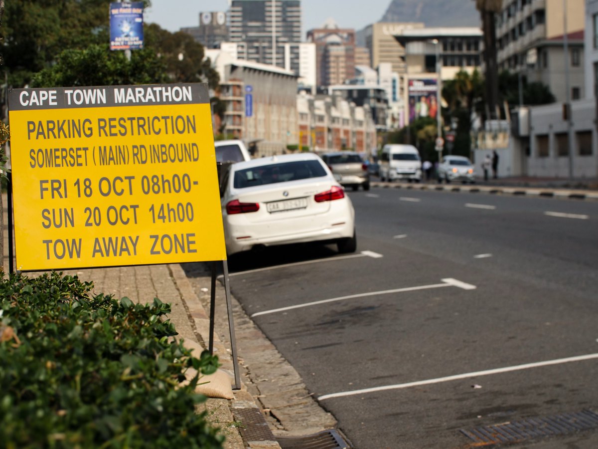CityofCT's tweet photo. The Sanlam @CTMarathon takes place this weekend with trail and peace runs on Saturday, 19 October and the main marathon on Sunday, 20 October 2024.  The City advises residents on road closures for the race event.

See: https://t.co/eP8q8LhXch

#CTNews #SafetyandSecurity https://t.co/dFF3EUQp5Z