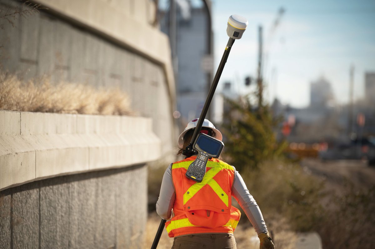 ❓Thinking about pursuing a career in surveying? It’s worth exploring what to expect in the role. Find out what to expect on your first day on the job 👷‍♂️.
tsa-uk.org.uk/first-day-at-w…
#thesurveyassociation #surveyingapprenticeships #sitevisits #healthandsafety #skillsandlearning