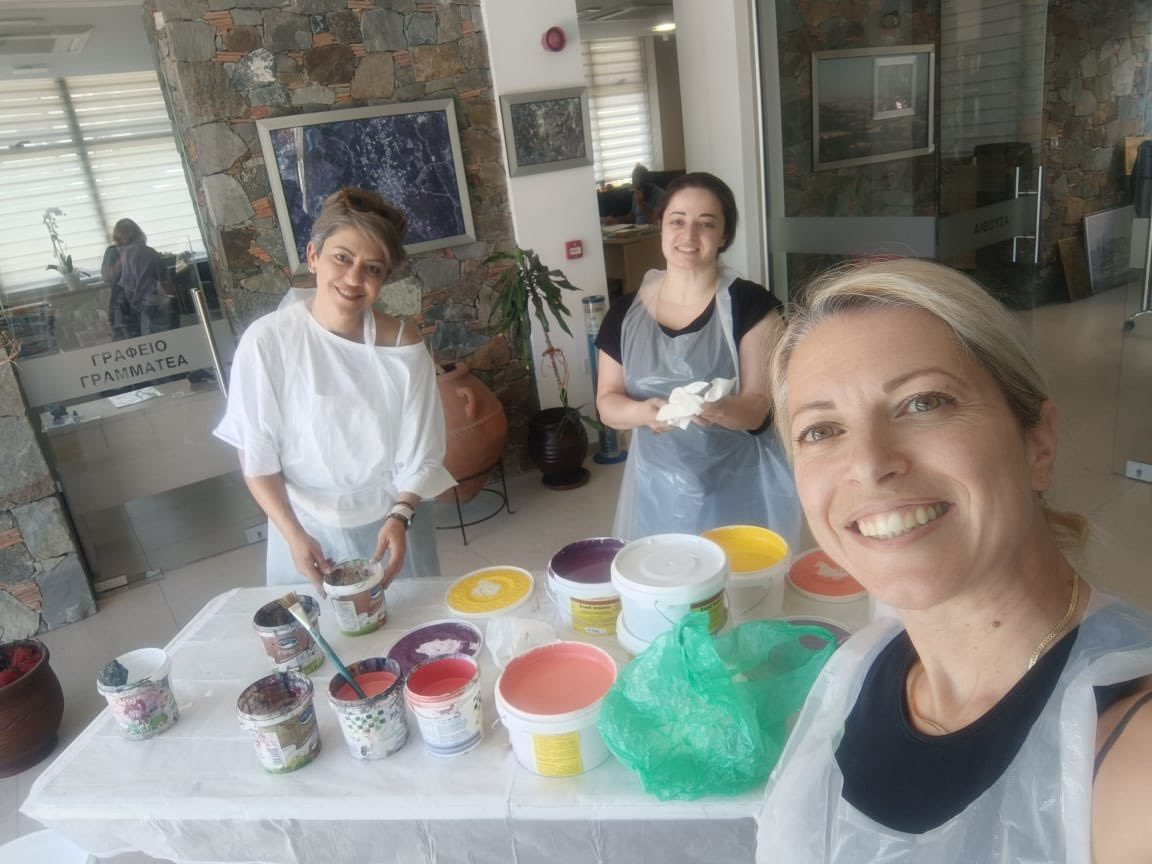 ClimaidProject's tweet photo. 🎨In the community of Klirou in Cyprus, painting the mural evoking the CLIMAID Project whose words are COMMUNITY CHANGE. Because the fight against climate change is everyone's business!
🇪🇺#ClimAidProject is an #europeanproject, cofunded by @EUCreativa_ES https://t.co/NzMkINH7Fd