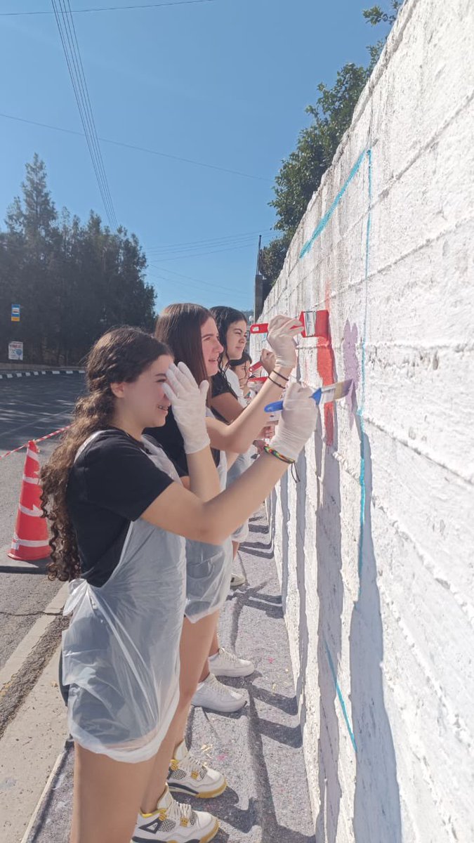 ClimaidProject's tweet photo. 🎨In the community of Klirou in Cyprus, painting the mural evoking the CLIMAID Project whose words are COMMUNITY CHANGE. Because the fight against climate change is everyone's business!
🇪🇺#ClimAidProject is an #europeanproject, cofunded by @EUCreativa_ES https://t.co/NzMkINH7Fd