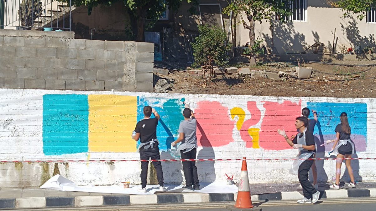 ClimaidProject's tweet photo. 🎨In the community of Klirou in Cyprus, painting the mural evoking the CLIMAID Project whose words are COMMUNITY CHANGE. Because the fight against climate change is everyone's business!
🇪🇺#ClimAidProject is an #europeanproject, cofunded by @EUCreativa_ES https://t.co/NzMkINH7Fd
