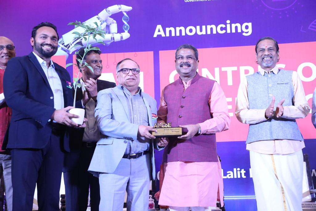 mukeshkestwal's tweet photo. While India celebrating #AI for #Bharat by hosting #MobileCongress and @ITU @ITUstandards conference, India also took a leap step by announcing 3CoE for #agri #water #Sustainability
Thank you @narendramodi ji for the trust to the #NewIndia and for the #AI revolution. #startups https://t.co/JPyZuKzkP4
