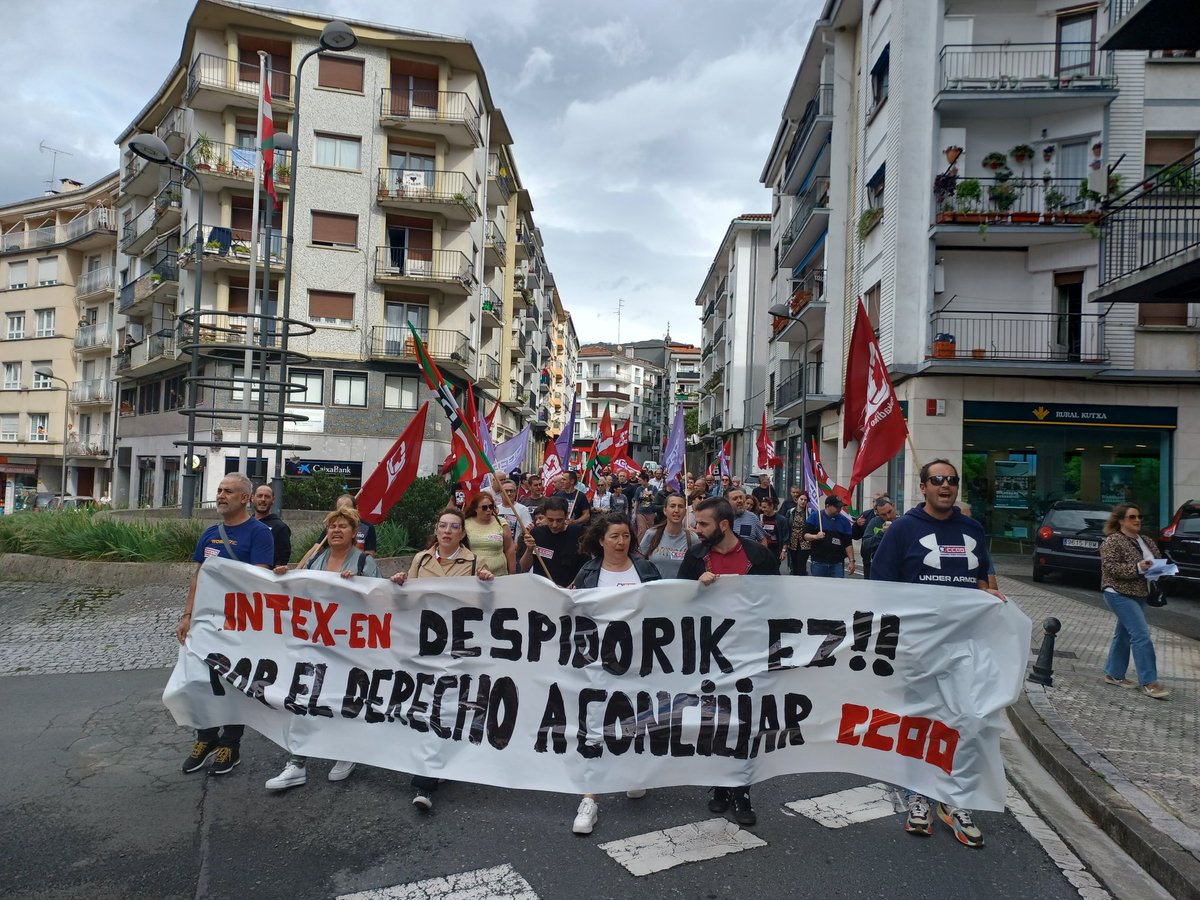CCOOindustria's tweet photo. 🔴INTEX BORROKAN🔴
▪️Langileon eskubideen alde, kaleratzerik ez!
▪️En defensa de los derechos de nuestra clase! 
🔥Ni un despido en INTEX!
#EgurreCCOO https://t.co/wrK0w7DVuo