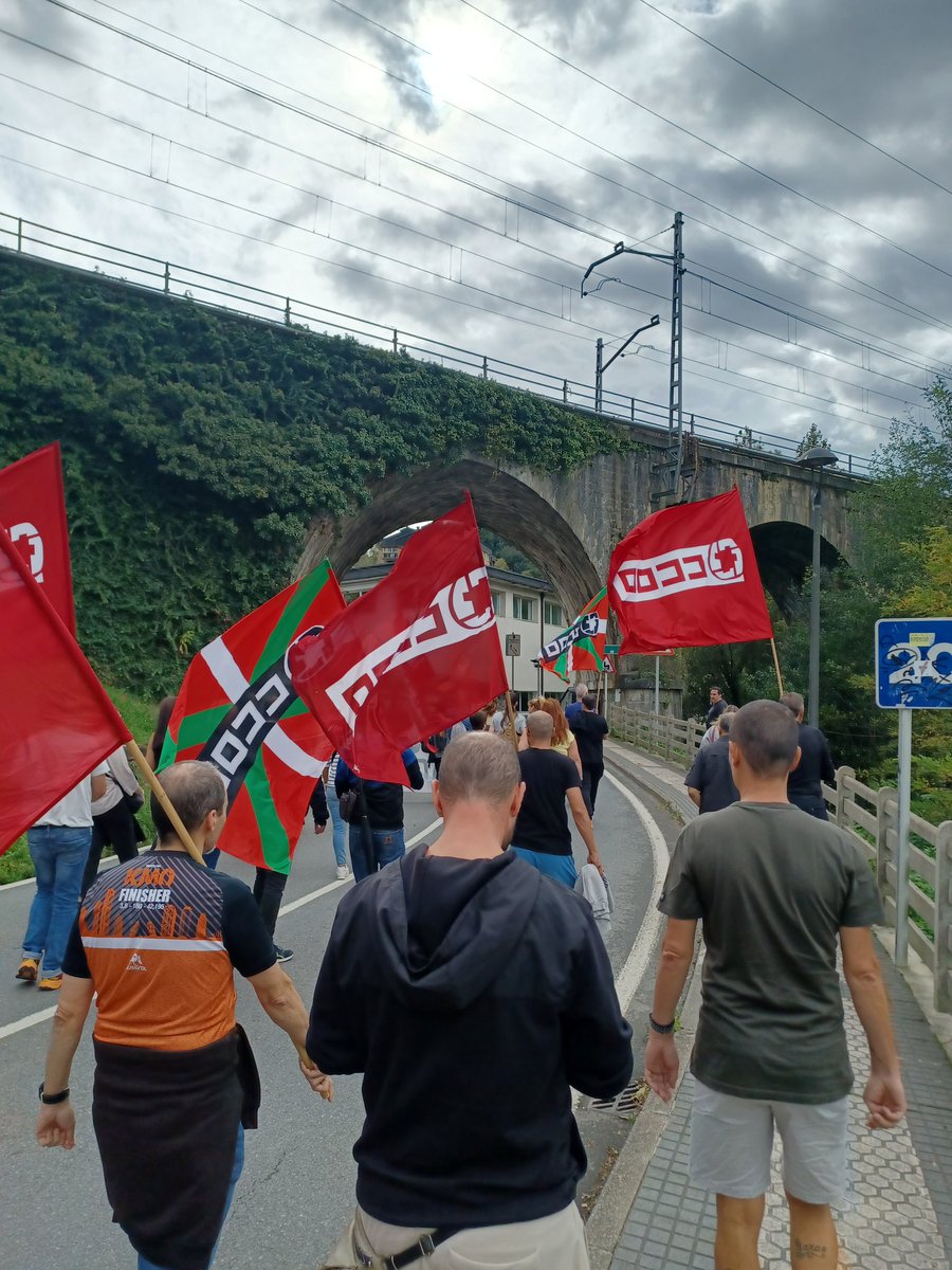 CCOOindustria's tweet photo. 🔴INTEX BORROKAN🔴
▪️Langileon eskubideen alde, kaleratzerik ez!
▪️En defensa de los derechos de nuestra clase! 
🔥Ni un despido en INTEX!
#EgurreCCOO https://t.co/wrK0w7DVuo